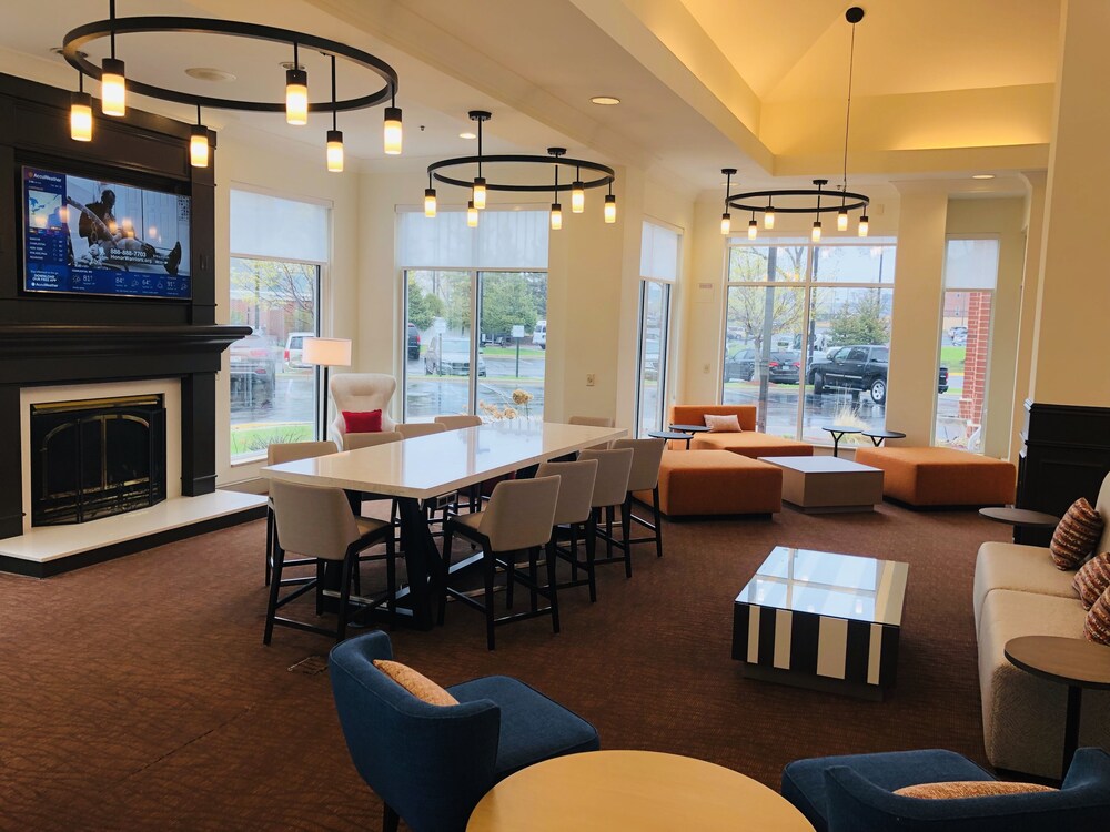 Hilton Garden Inn Minneapolis Bloomington In St Paul Hilton Garden Inn Minneapolis Bloomington 3 0 Out Of 5 Exterior Featured Image Lobby Sitting Area