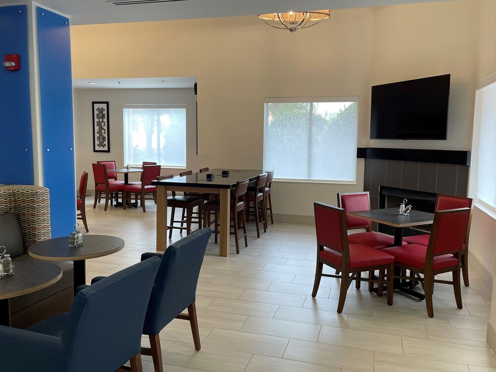 Holiday Inn Express Bluffton at Hilton Head Area, an IHG Hotel