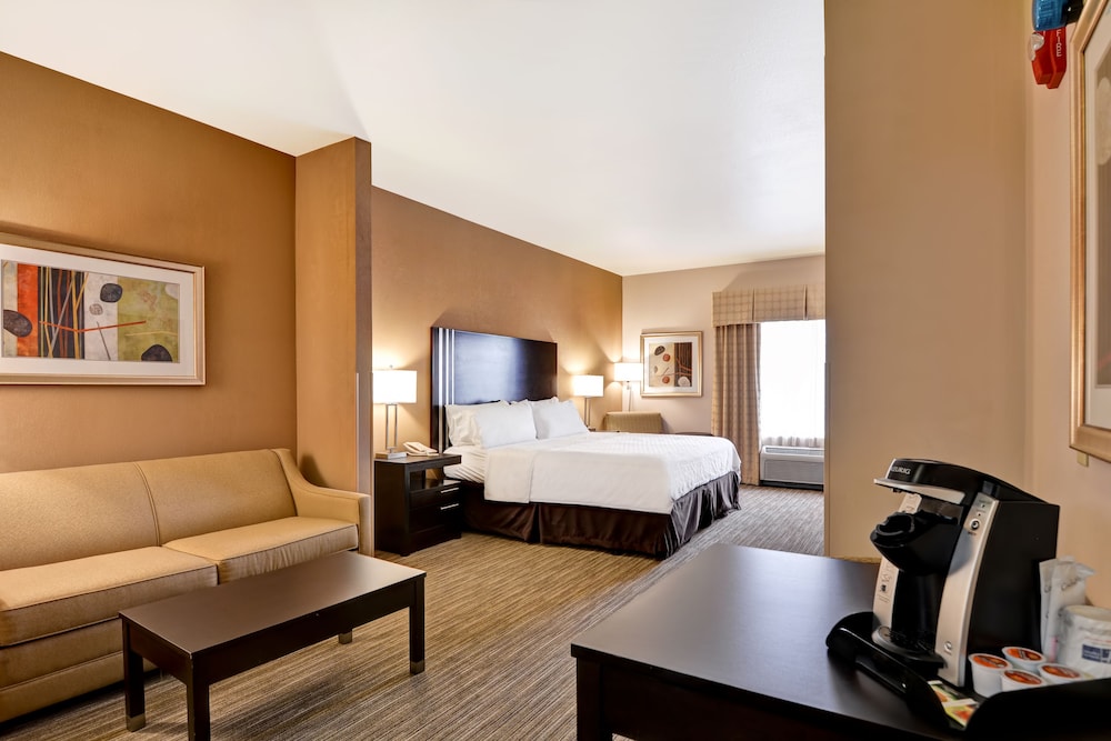 Holiday Inn Express & Suites New Berlin, an IHG Hotel