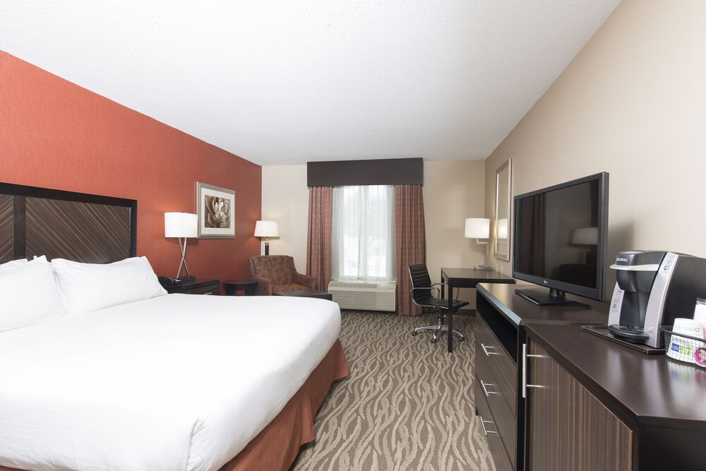 Holiday Inn Express Hotel & Suites Grand Rapids-North, an IHG Hotel