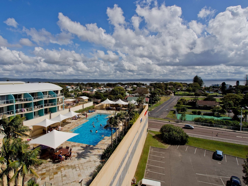 Oaks The Entrance Waterfront Suites