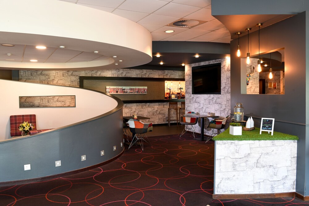 Lobby sitting area, Novotel Milton Keynes