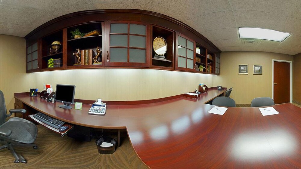 Business center, Hampton Inn & Suites Valparaiso