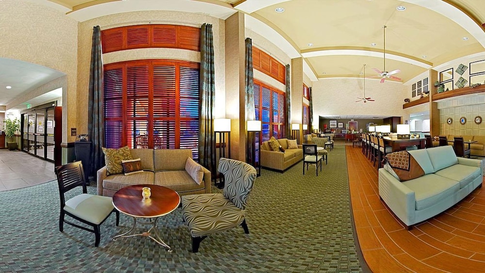 Lobby lounge, Hampton Inn & Suites Valparaiso