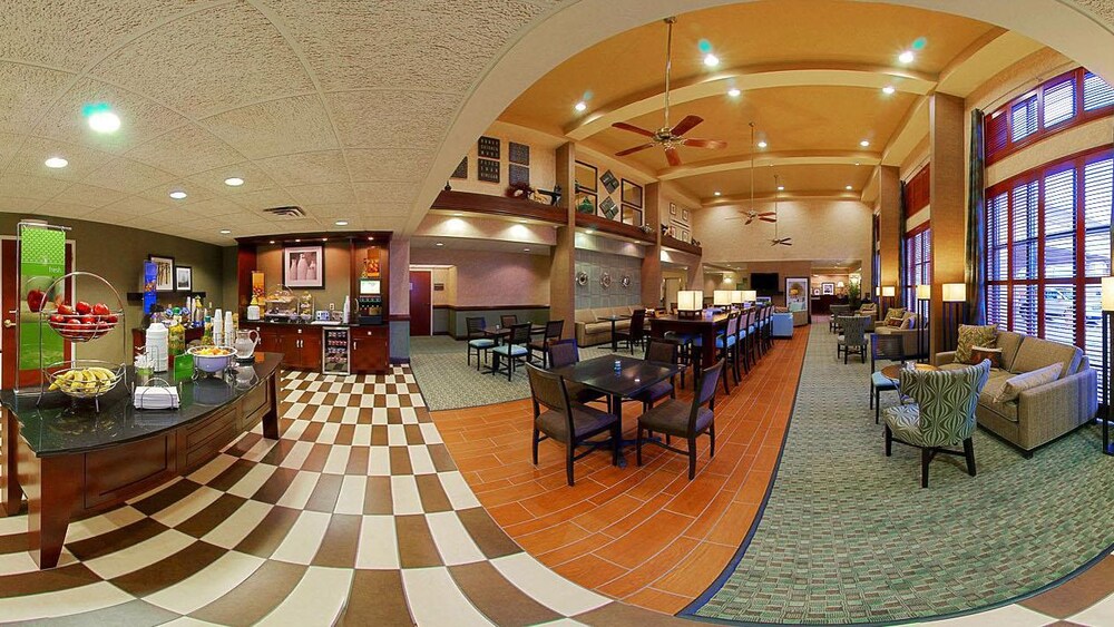 Breakfast area, Hampton Inn & Suites Valparaiso