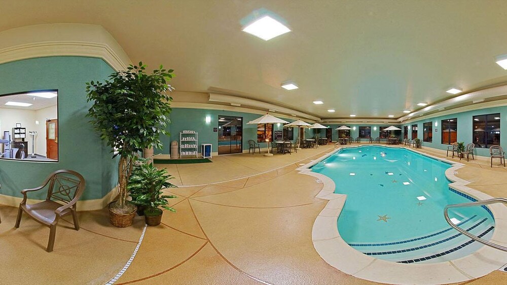 Indoor pool, Hampton Inn & Suites Valparaiso