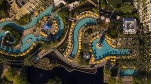 5 piscines extérieures, tentes de plage, parasols de plage