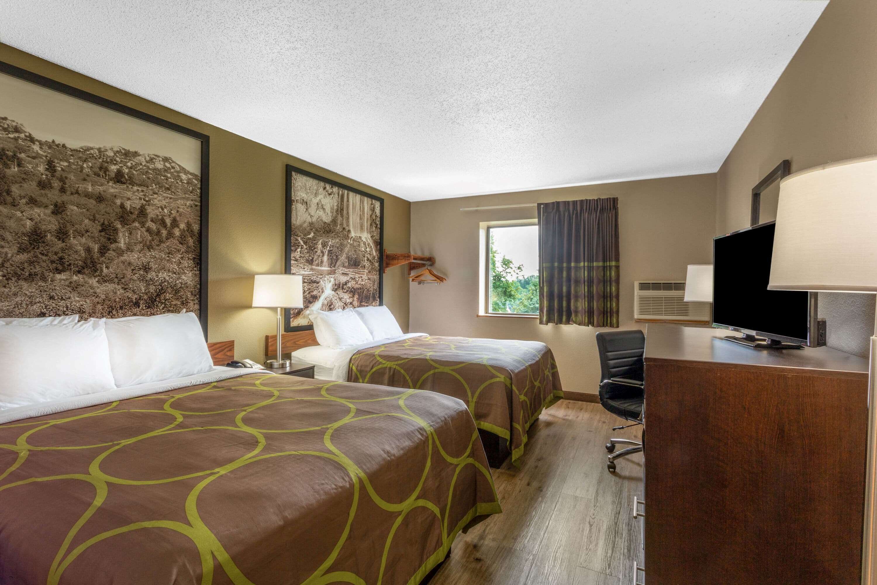 Super 8 by Wyndham Abingdon VA in Bristol, United States