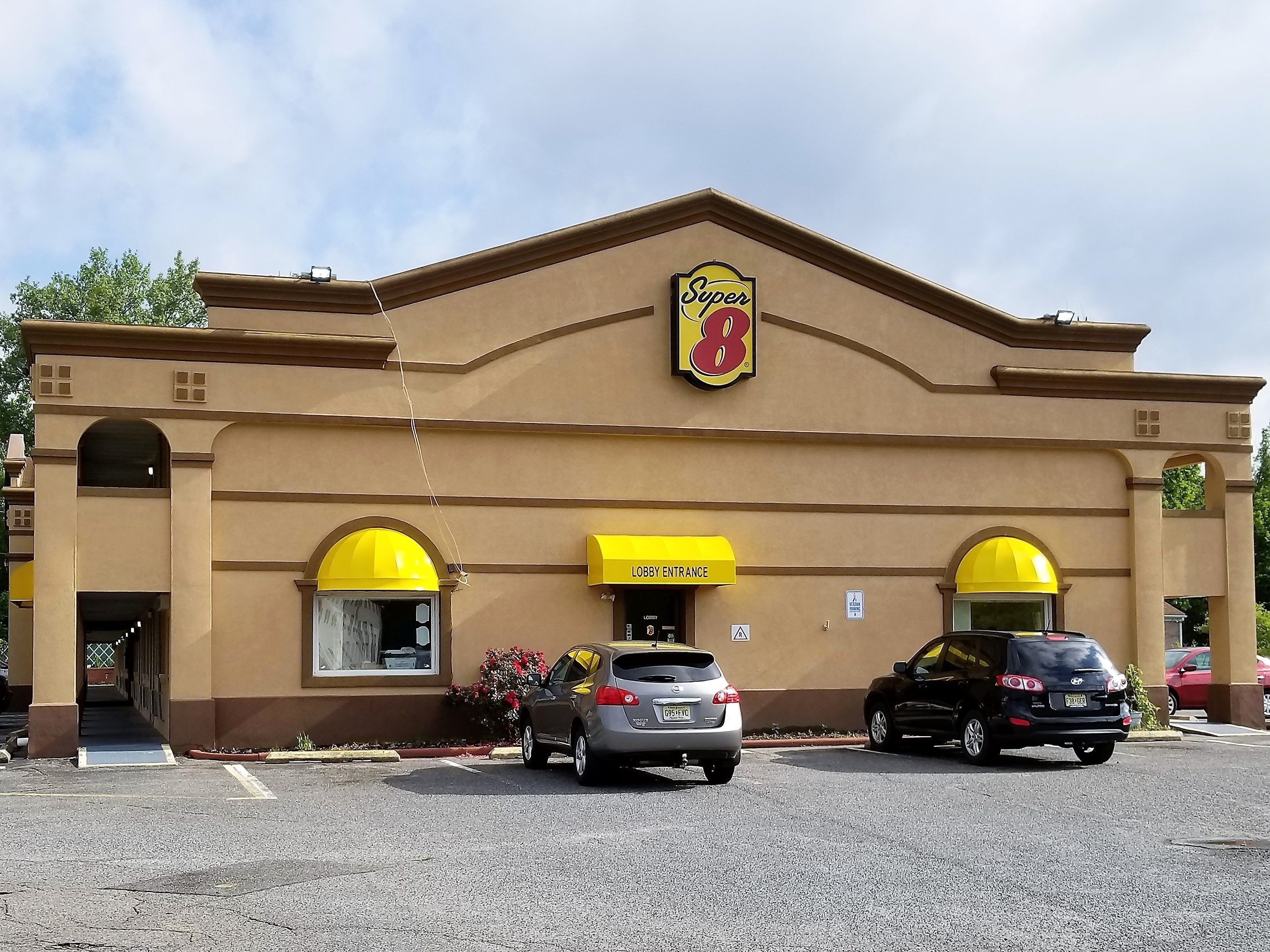 Super 8 by Wyndham Bellmawr NJ/Philadelphia PA Area in Mount Laurel, United States