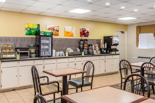 Jekyll Island Hotels View 90 Hotel Deals Travelocity Quality Inn Suites Jekyll Island