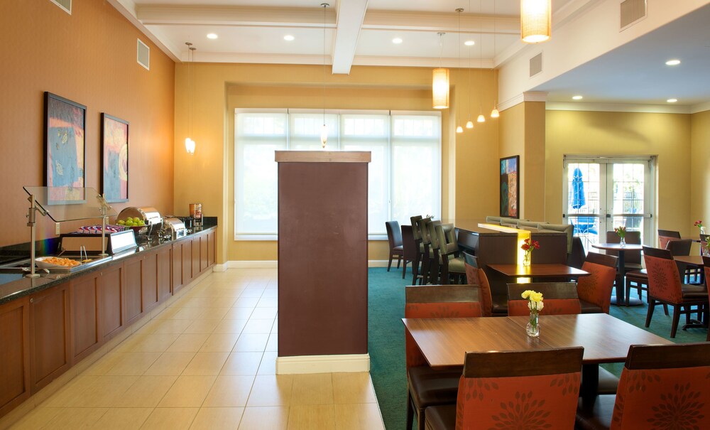 Breakfast area, Residence Inn by Marriott Newark Silicon Valley