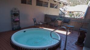 Outdoor spa bath