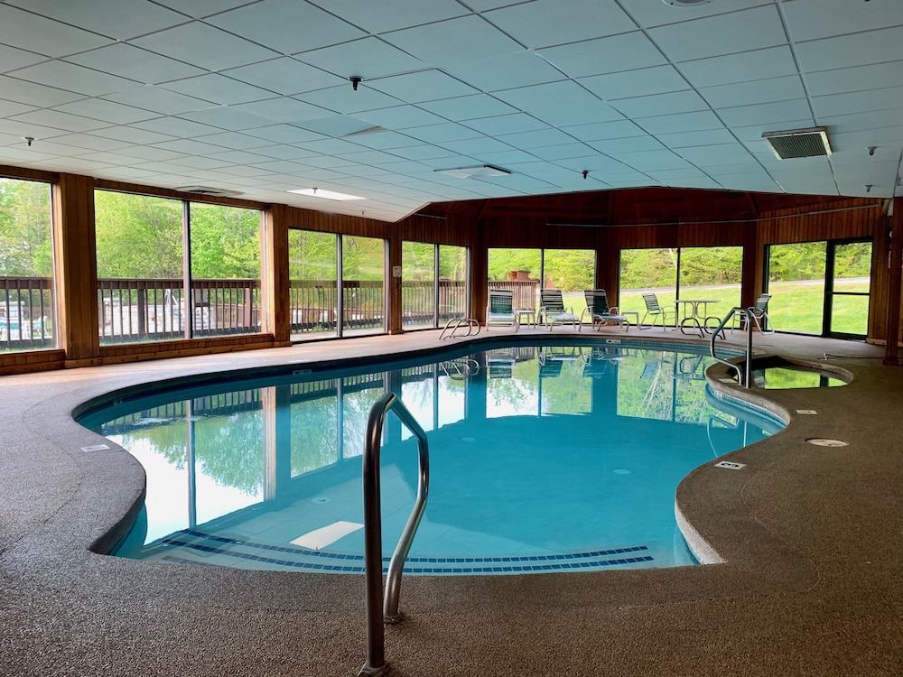 Indoor pool, Indian Head Resort