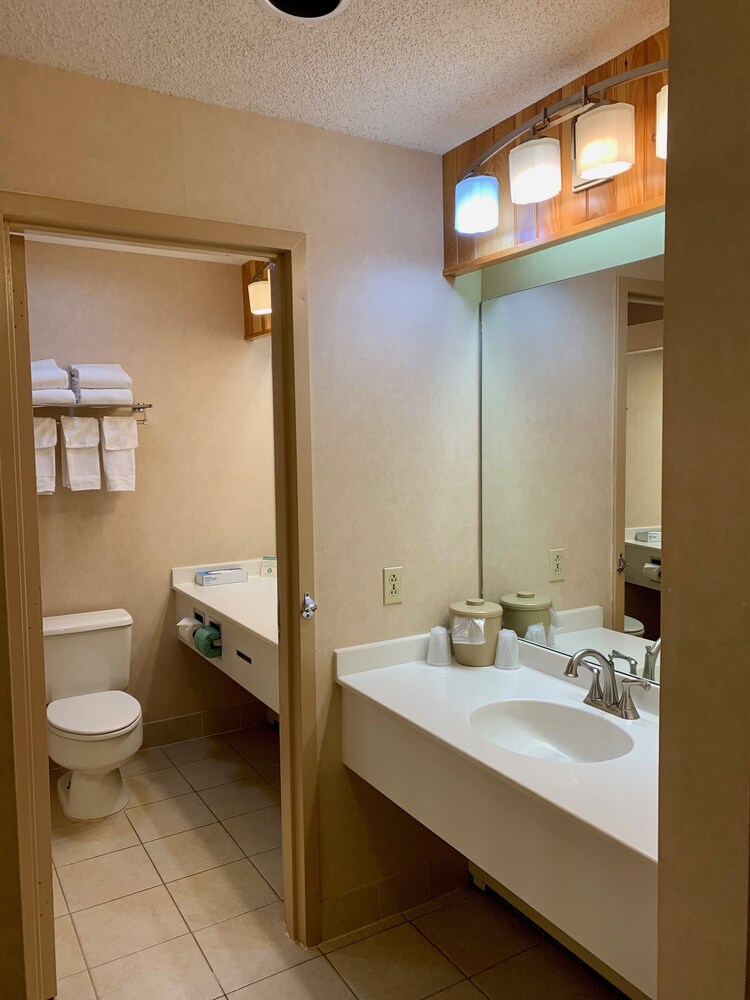 Bathroom, Indian Head Resort