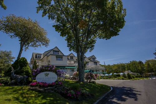 Hotels With Jacuzzi In Room Boothbay Harbor Suites From Spruce Point Inn Resort Spa