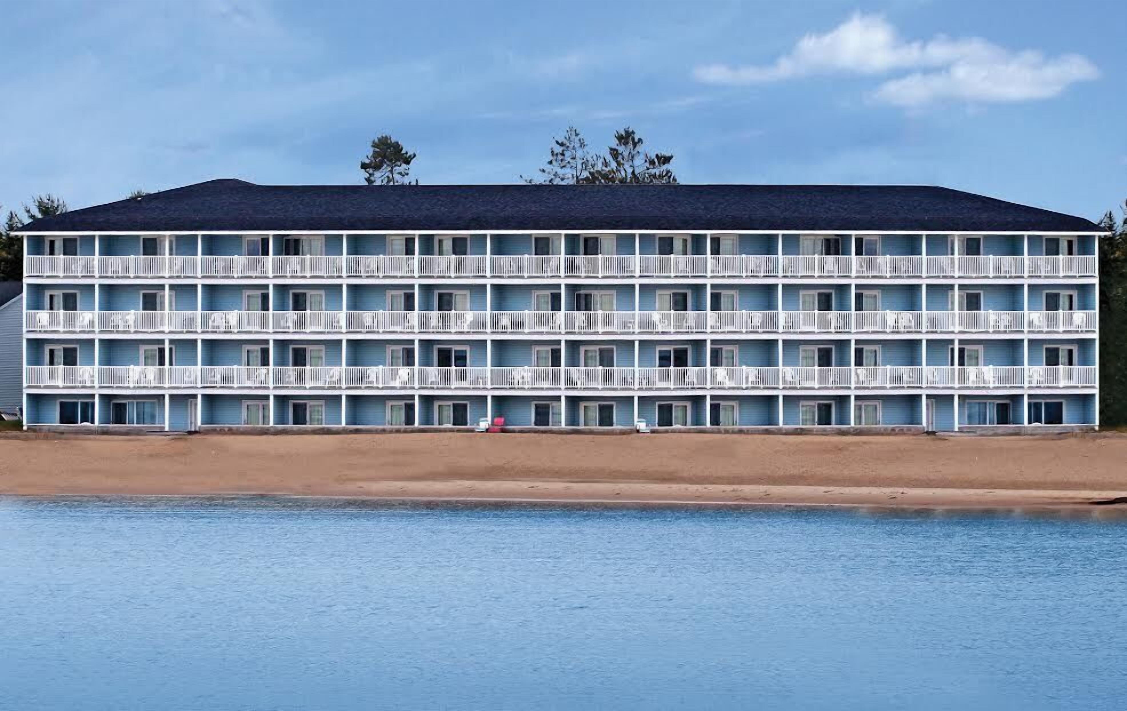 Fairview Beachfront Inn & Waterpark in Mackinaw City, United States