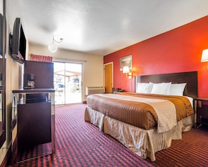 Desk, iron/ironing board, rollaway beds, free WiFi