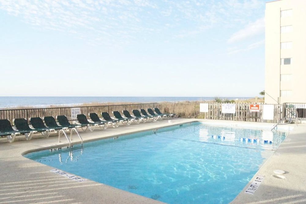 Outdoor pool, Ocean Plaza Motel