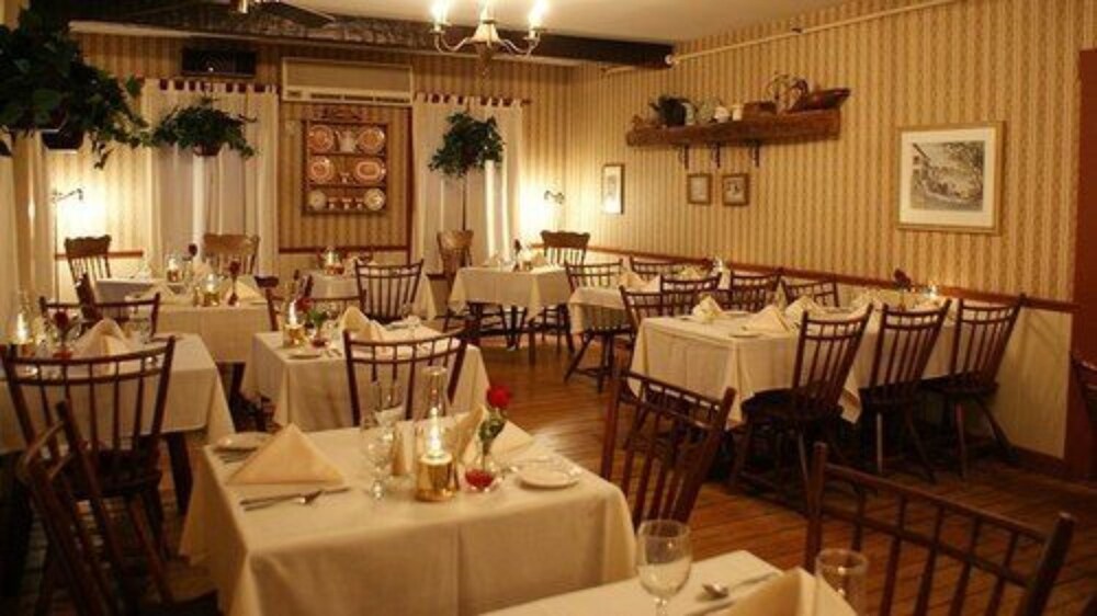 Breakfast area, Echo Lake Inn