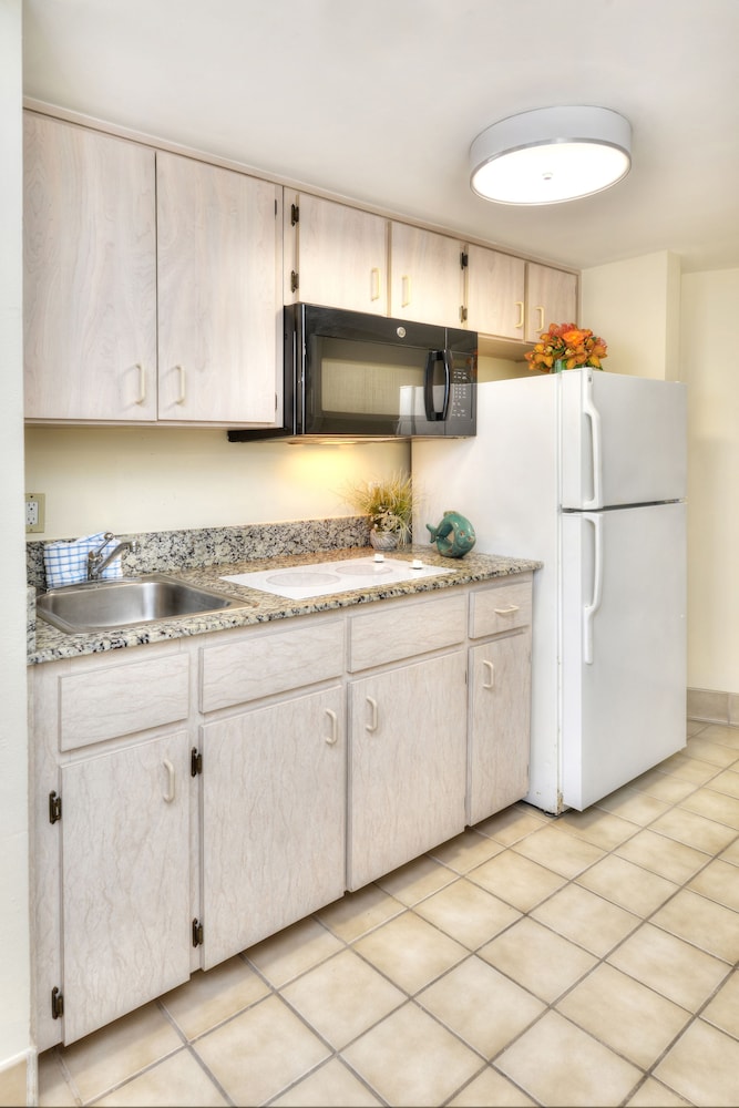 Private kitchenette, Bahama House