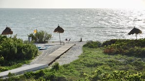 Ubicación a pie de playa, masajes en la playa, buceo con tubo y kayak
