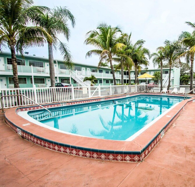 cocoa beach country club pool