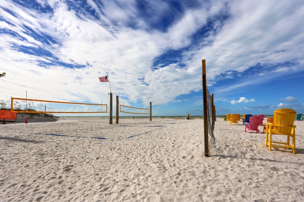 Sport court, Plaza Beach Hotel Beachfront Resort