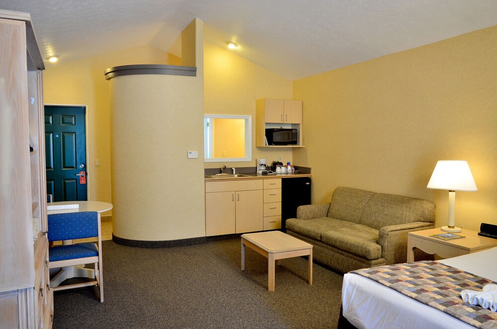 Skaneateles Suites