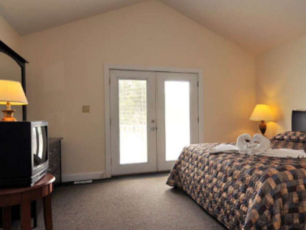 Skaneateles Suites