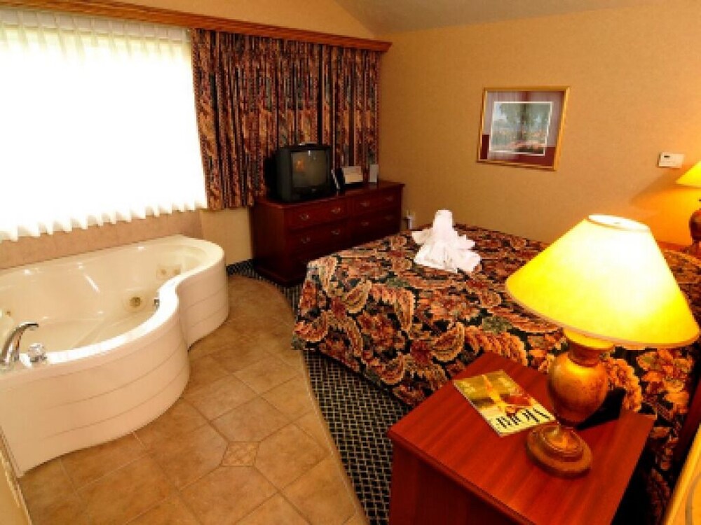 Skaneateles Suites