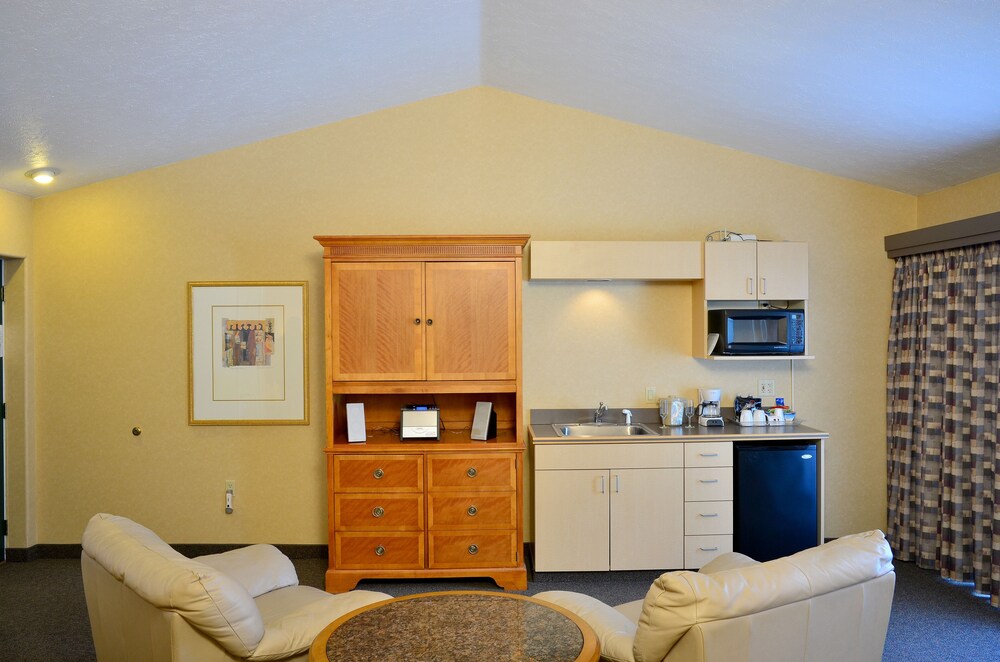 Skaneateles Suites