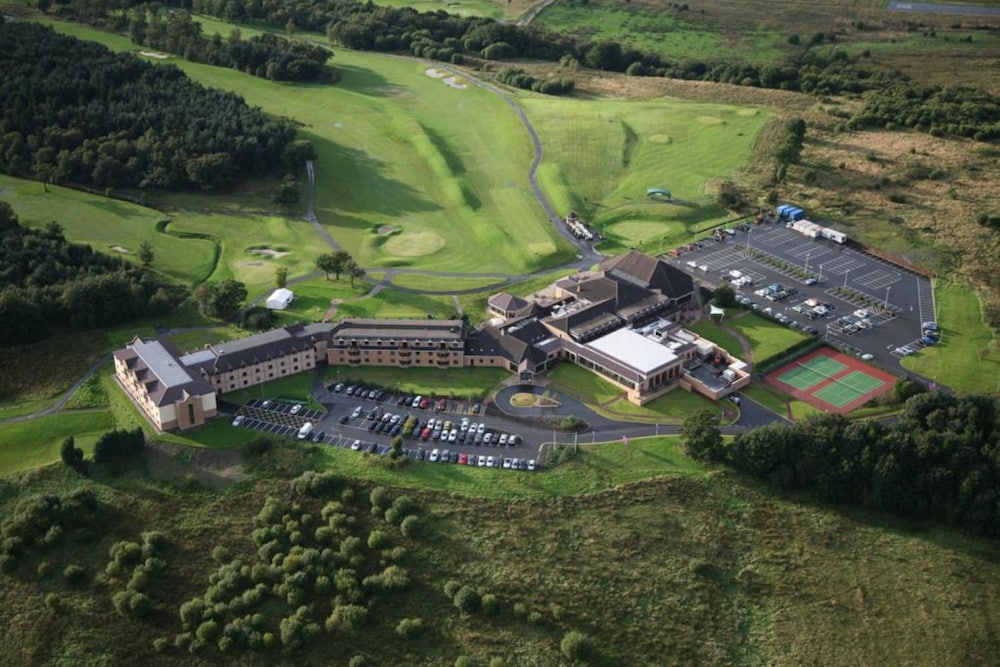 Tennis court, DoubleTree by Hilton Glasgow Westerwood Spa & Golf Resort