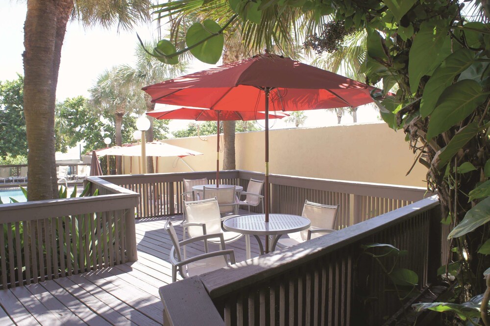 La Quinta Inn Suites By Wyndham Cocoa Beach Oceanfront - 