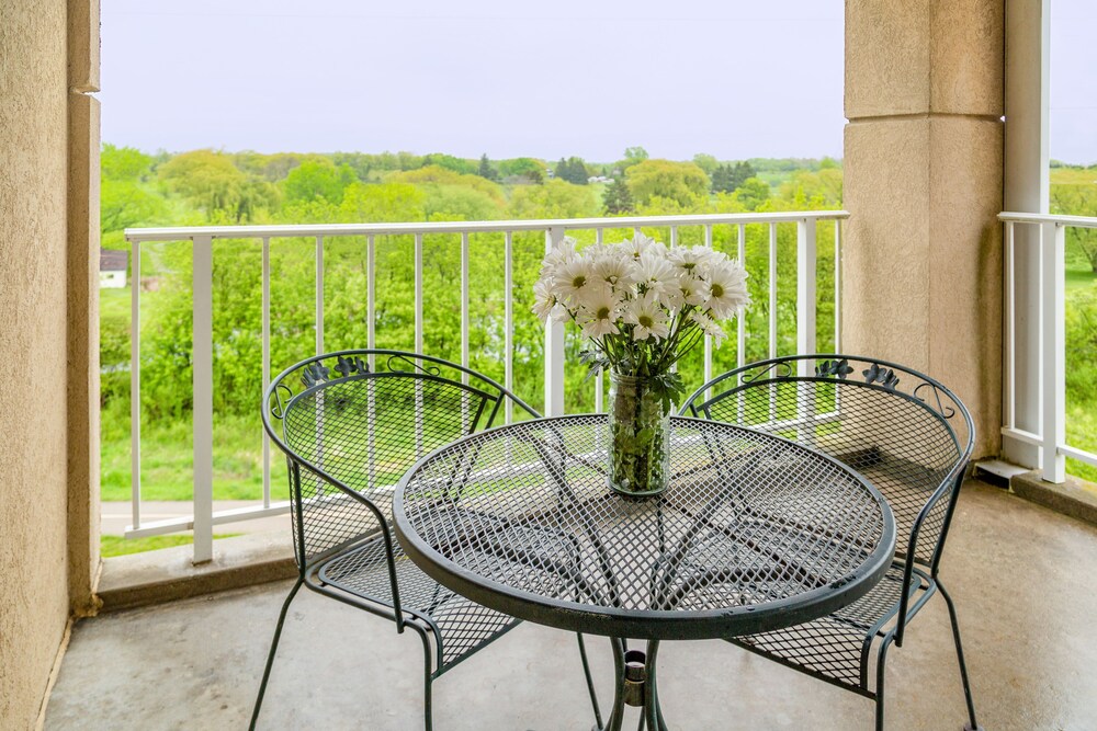 Balcony, The Ingleside Hotel