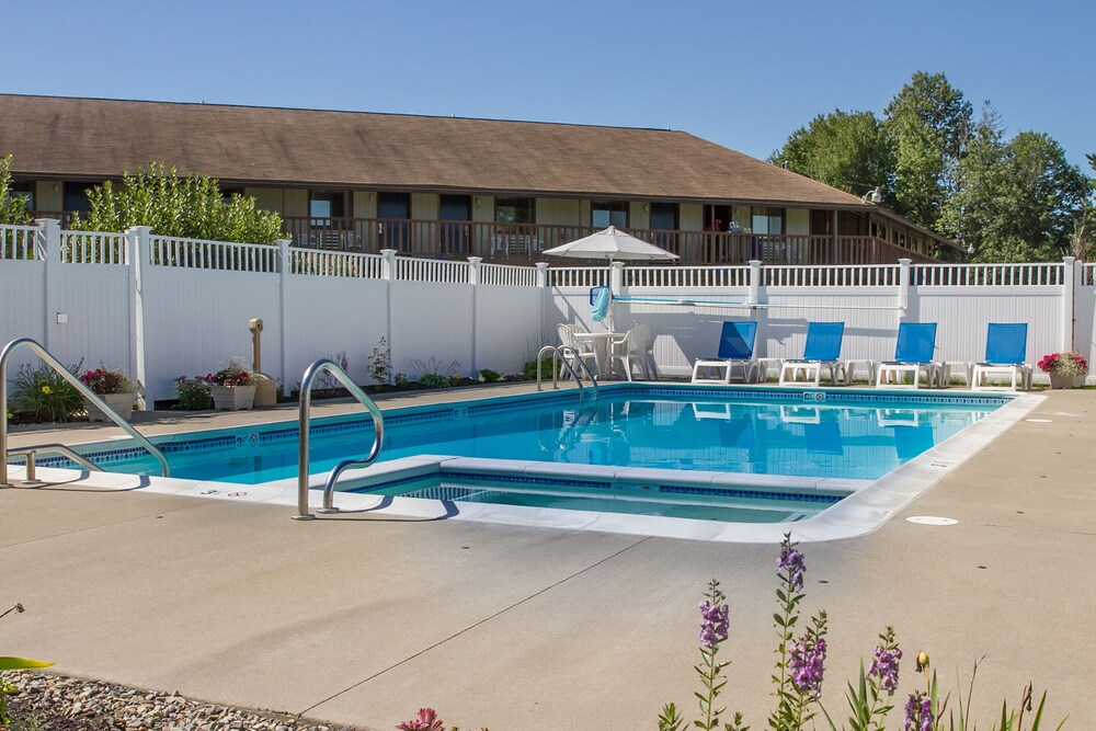 Flagship Inn and Suites, Boothbay Harbor 124 Room Prices & Reviews