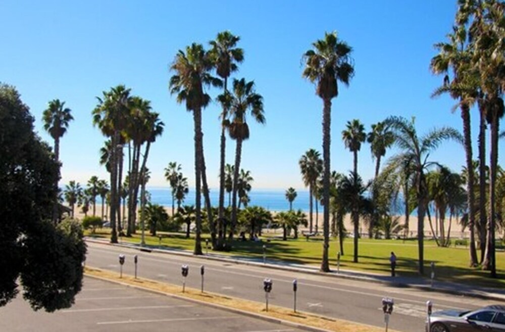 Property grounds, Bayside Hotel