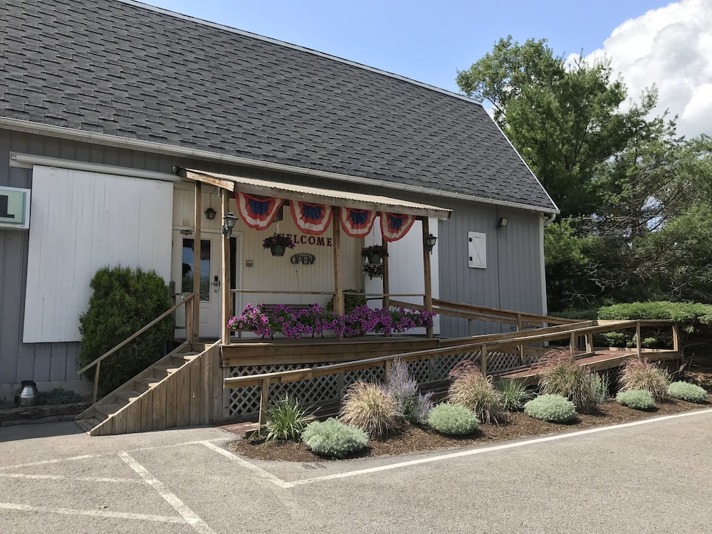 Lake Ontario Motel & Inn in Newfane, United States