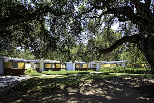 Great Place to stay Blue Sky Lodge near Carmel Valley 