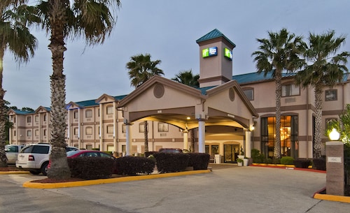 Great Place to stay Holiday Inn Express Hotel & Suites Lake Charles near Lake Charles 