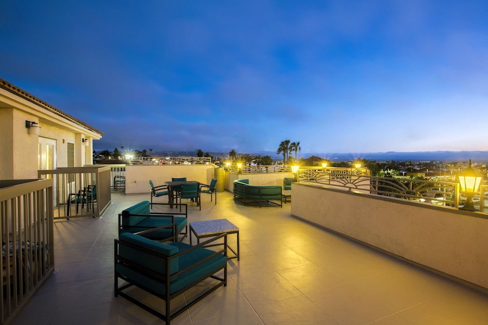 Sundeck, Hampton Inn & Suites Hermosa Beach, CA