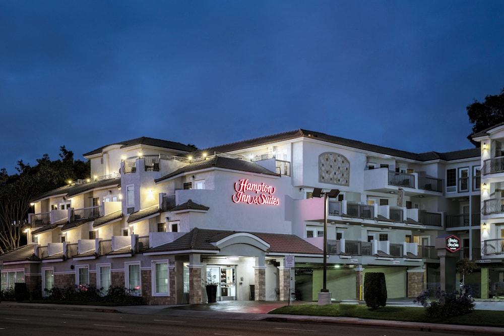 Front of property - evening/night, Hampton Inn & Suites Hermosa Beach, CA