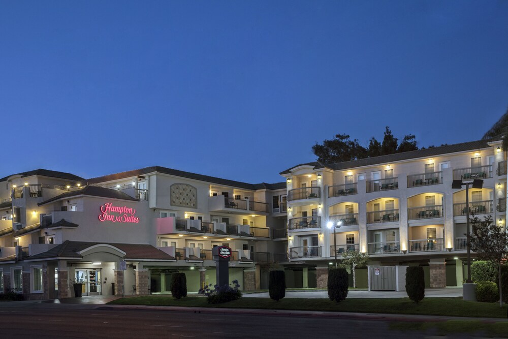 Front of property - evening/night, Hampton Inn & Suites Hermosa Beach, CA