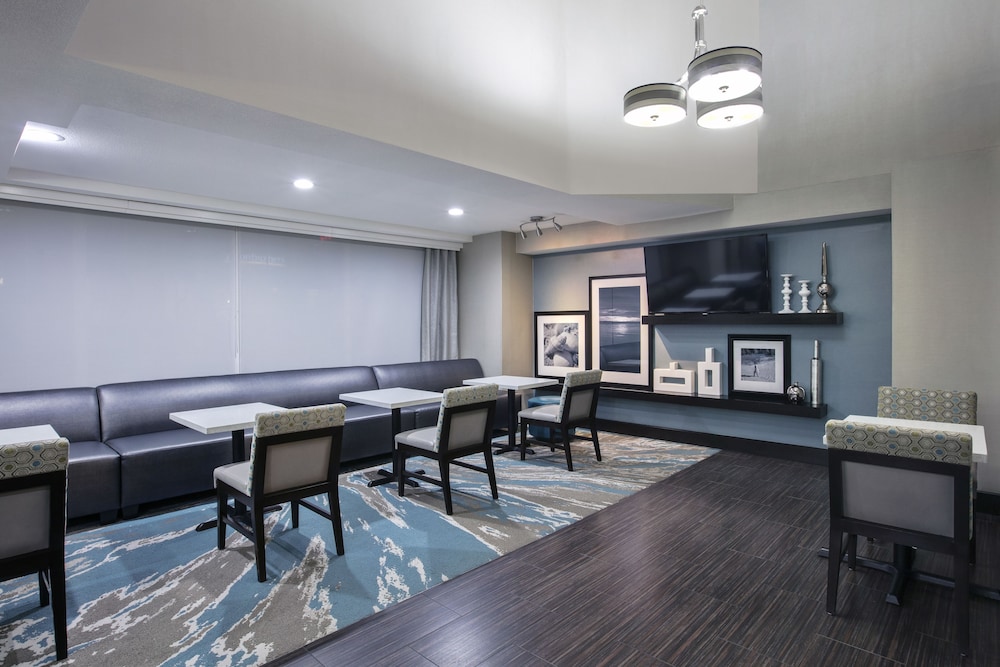 Breakfast area, Hampton Inn & Suites Hermosa Beach, CA