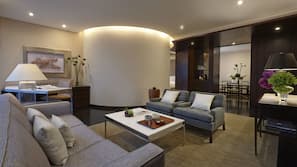 Hypo-allergenic bedding, down comforters, minibar, in-room safe