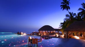 2 outdoor pools