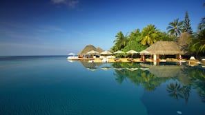 2 outdoor pools