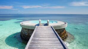 2 outdoor pools