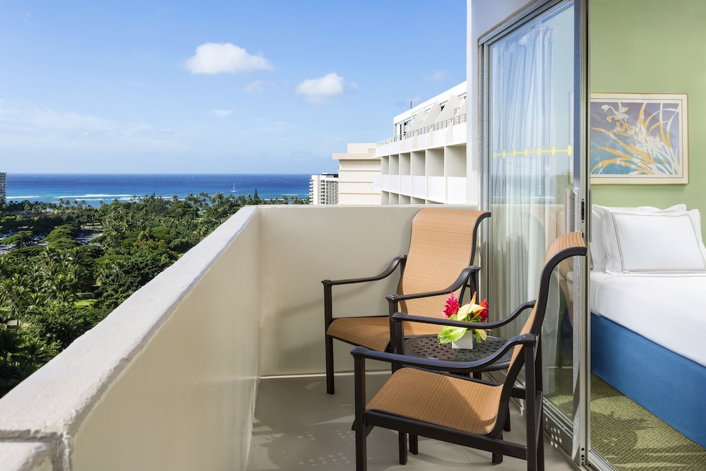 Ambassador Hotel Waikiki In Honolulu Hotel Rates Reviews