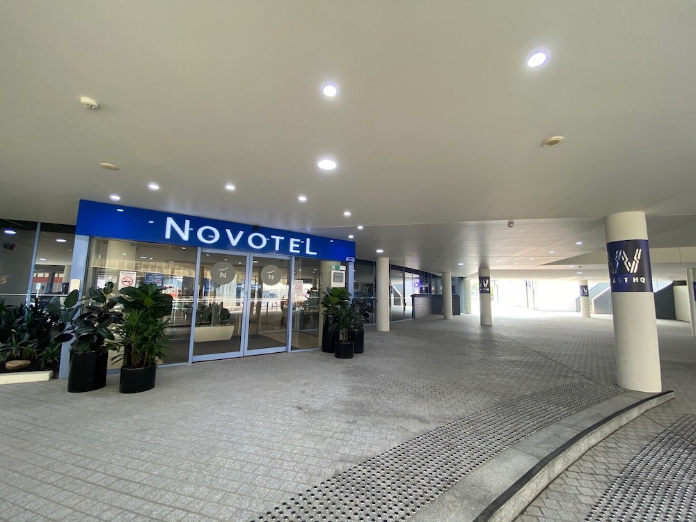 Novotel Sydney West HQ Hotel