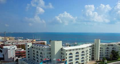 Aquamarina Beach Resort
